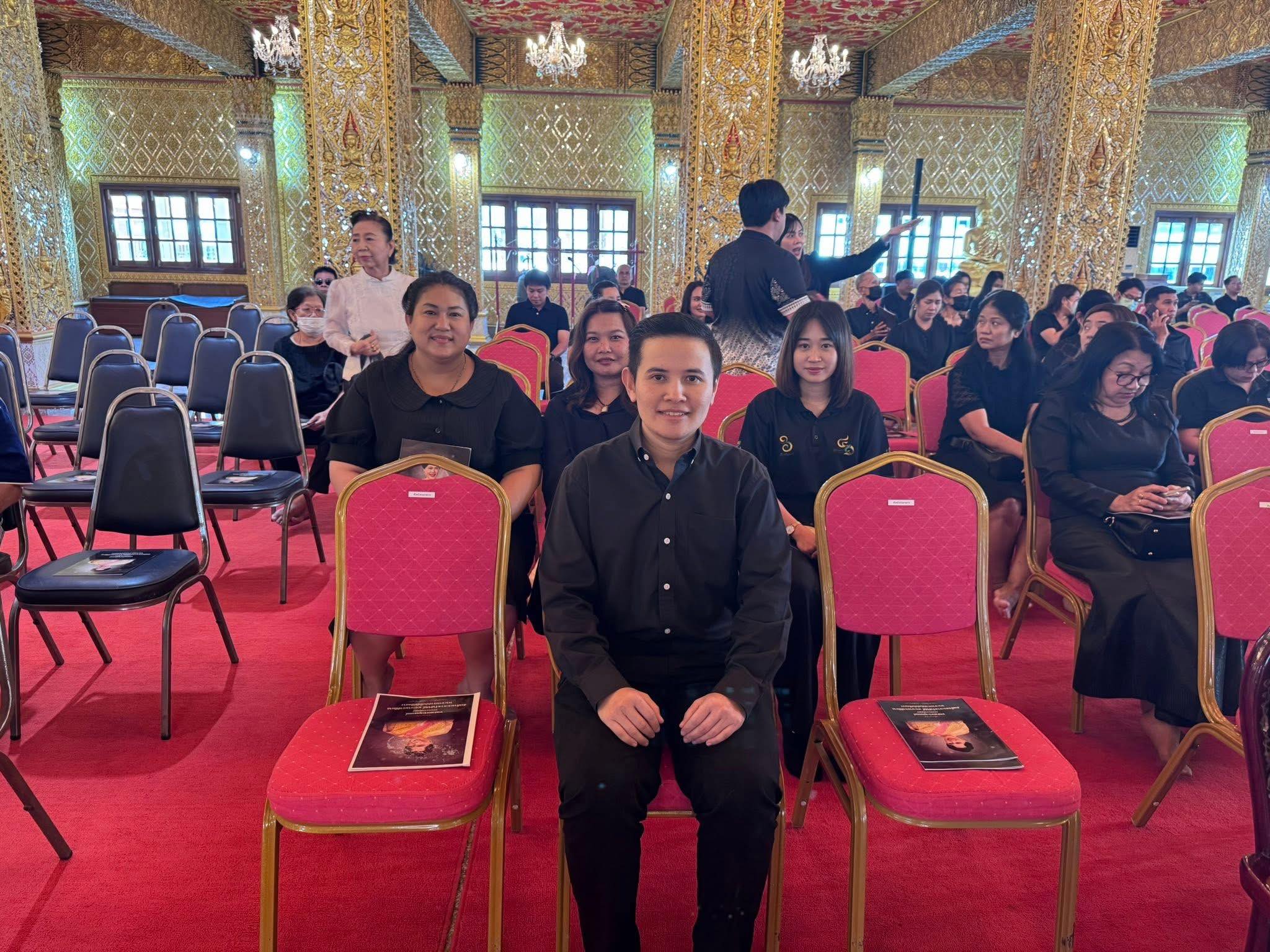 title - ส.ป.ก.อ่างทอง เข้าร่วมพิธีสวดพระพุทธมนต์และเจริญจิตตภาวนาอุทิศถวายพระราชกุศลแด่ สมเด็จพระนางเจ้าสิริกิติ์พระบรมราชินีนาถพระบรมราชชนนีพันปีหลวง